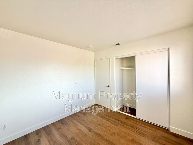 Building Photo - 15854 Pampas Ct