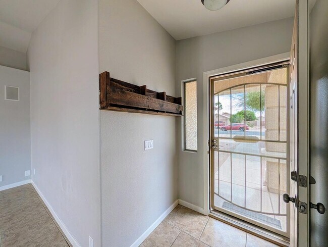 Building Photo - 15746 W Elm St