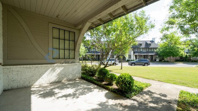 Building Photo - 1346 Calash Ave