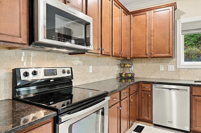 Building Photo - 1414 Chantilly Ln