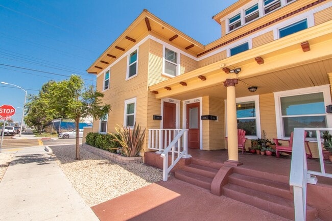 Building Photo - Charming 1-Bed/1-Bath Unit One Block from the Heart of Barrio Logan! $1000 DEPOSIT!