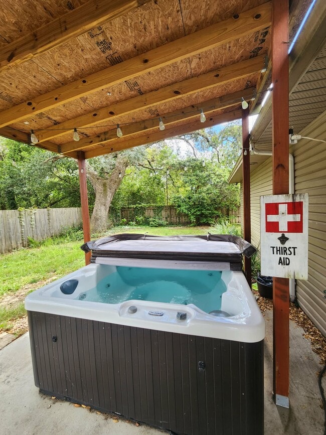 Building Photo - 102 Quince Ave