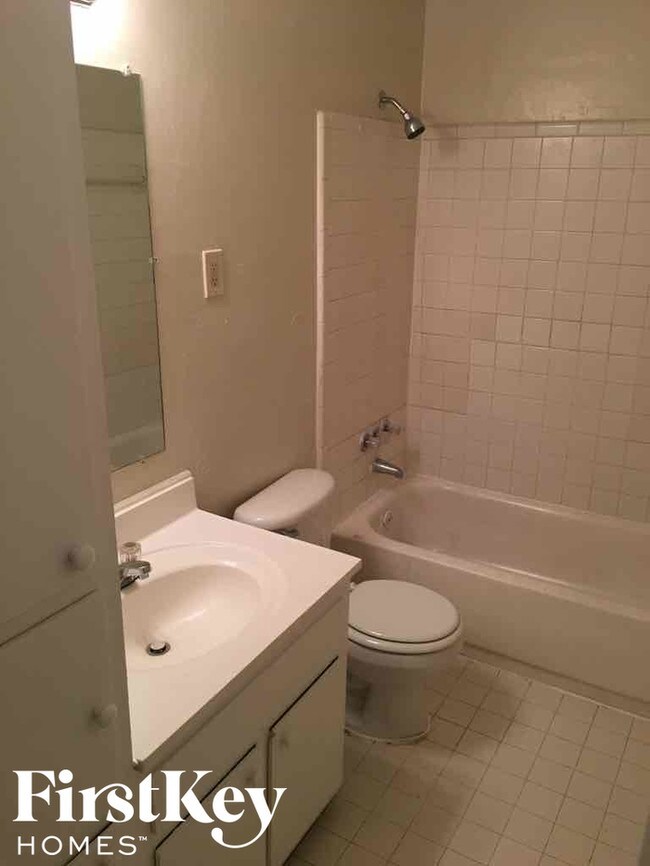 Building Photo - 3391 Seaforth Dr