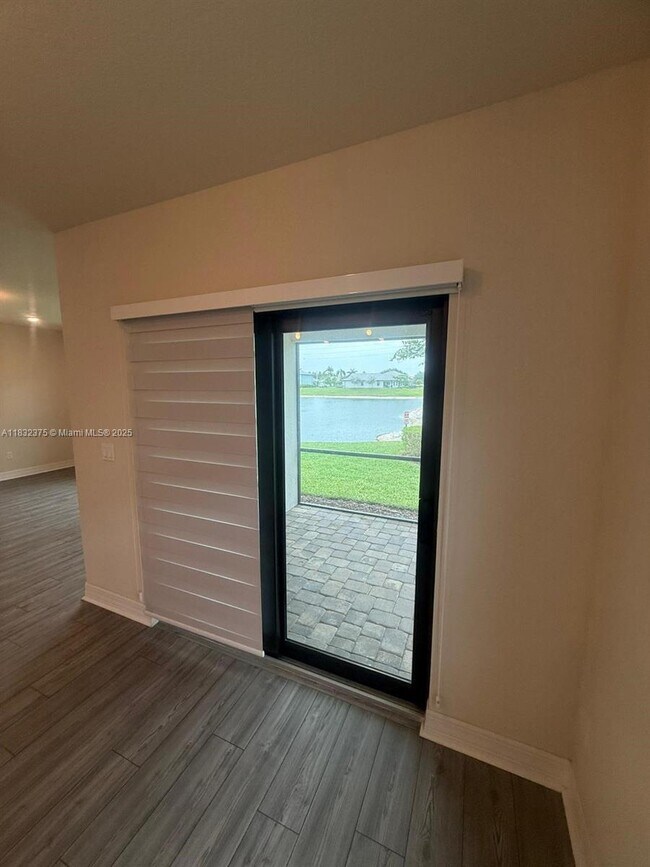 Building Photo - 3141 Tamarind Dr