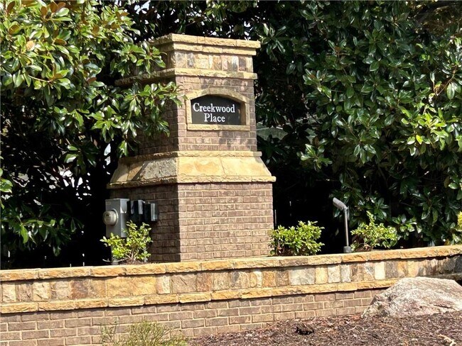 Building Photo - 130 Creekwood Tr