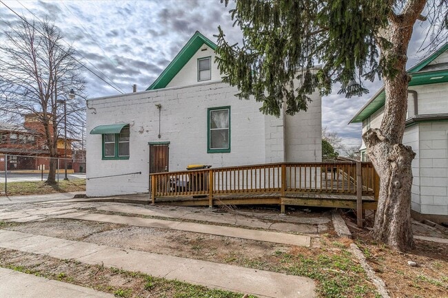 Building Photo - 912 E 31st St