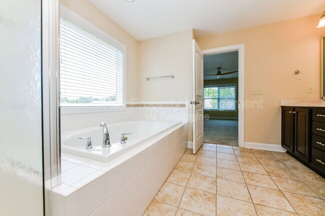 Building Photo - 906 Keaton Ridge Court