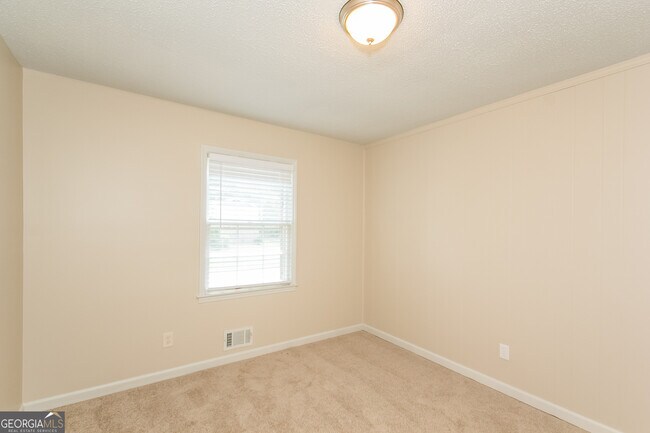 Building Photo - 6090 Graceland Cir