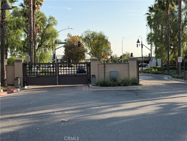 Building Photo - 3010 E Via Fiano