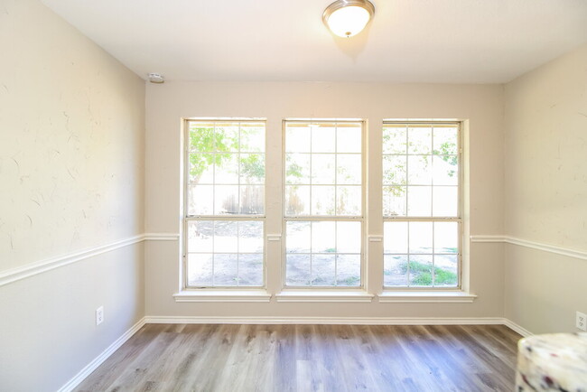 Building Photo - 5221 Tartan Cir