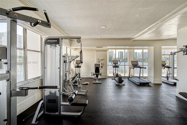 Building Photo - 18051 Biscayne Blvd