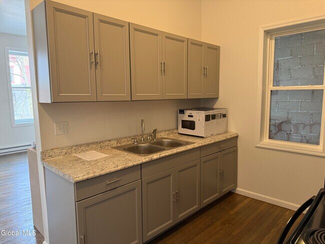 Building Photo - 346 Madison Ave