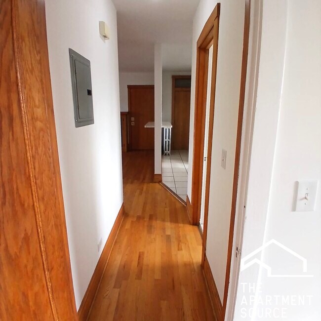 Building Photo - 5041 W Dickens Ave