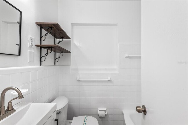 Building Photo - 1517 Gray St S