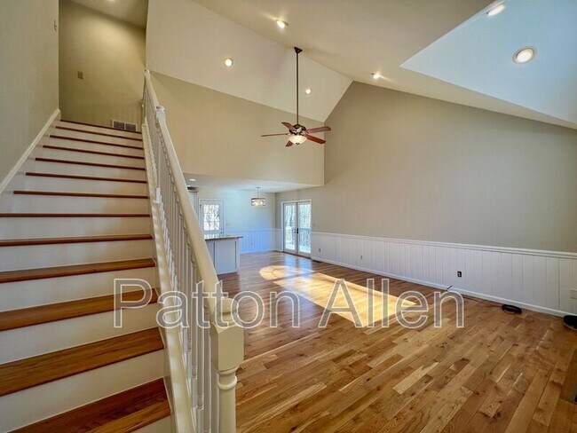 Building Photo - 212 Appleton Dr