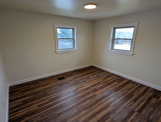 Building Photo - Fully Renovated 3 Bedroom Ranch