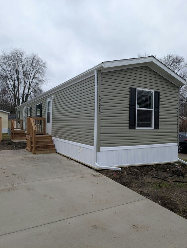 Building Photo - 49643 Pine Dr