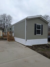 Building Photo - 49643 Pine Dr