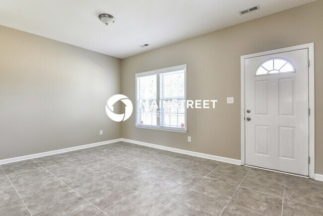 Building Photo - 4 Bedroom Pet-Friendly Home in Smithfield, NC with Main Street Renewal