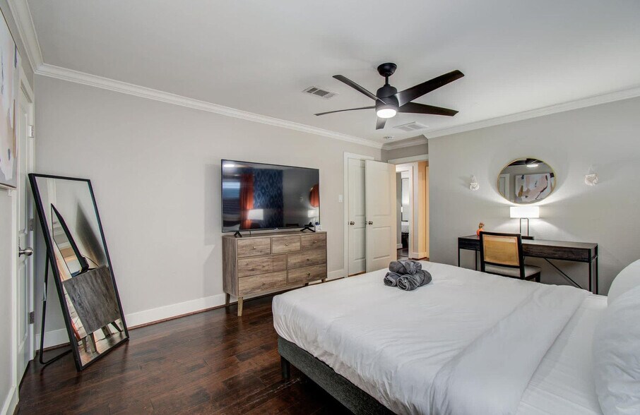 Building Photo - 4749 Benning Dr