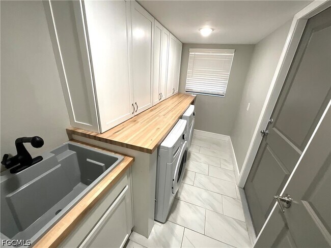 Building Photo - 20620 Pine Tree Ln