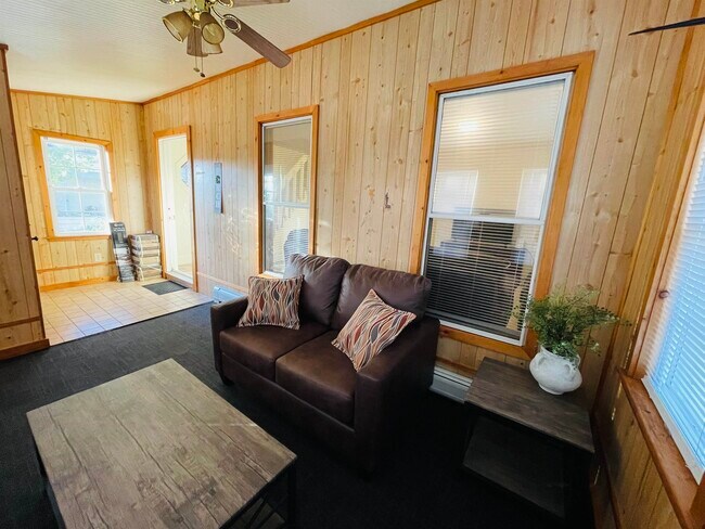 Building Photo - 17 Arch St