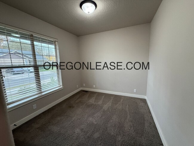 Building Photo - 2017 3/2 in West Eugene