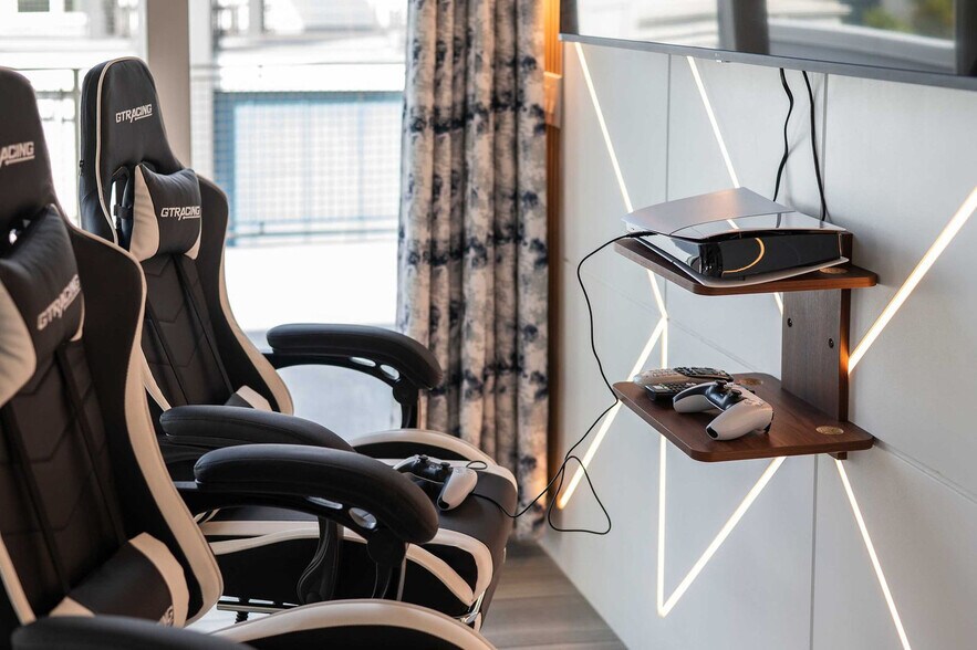 Building Photo - 7740 Sandy Ridge Dr