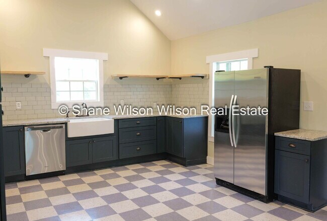 Building Photo - Classic Charm Meets Modern Living – Remodeled 4 BR Home in Dalton!