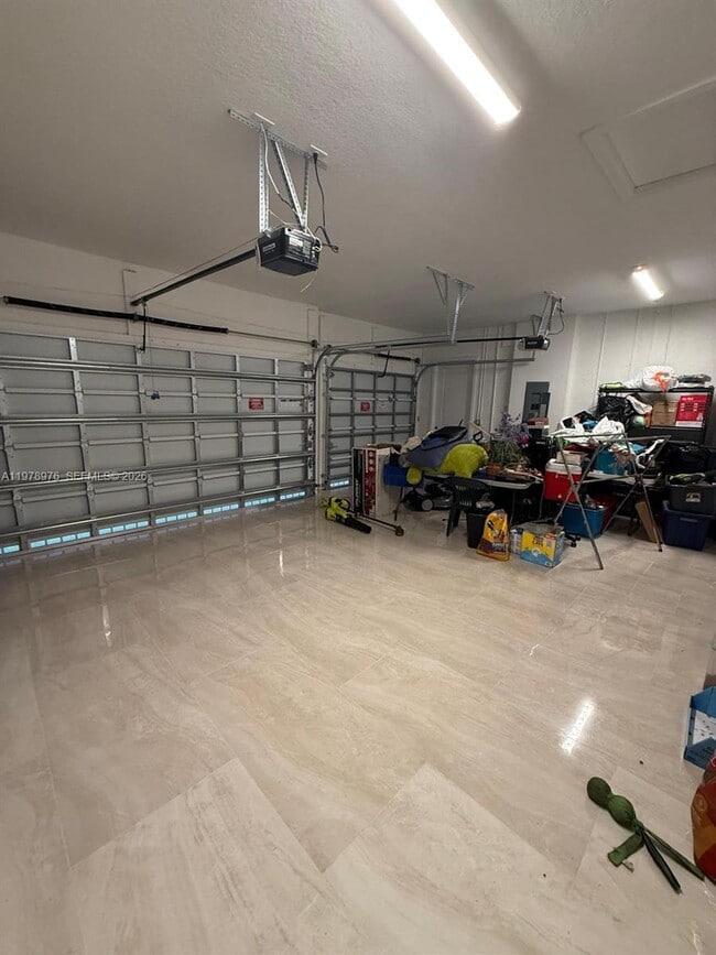 Building Photo - 12220 SW 44th Ct