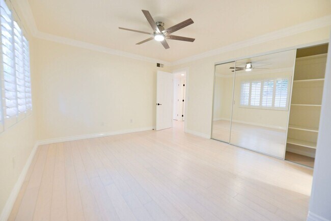 Building Photo - 242 W Mariposa