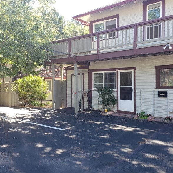 Unit B - 502 Canon Ave