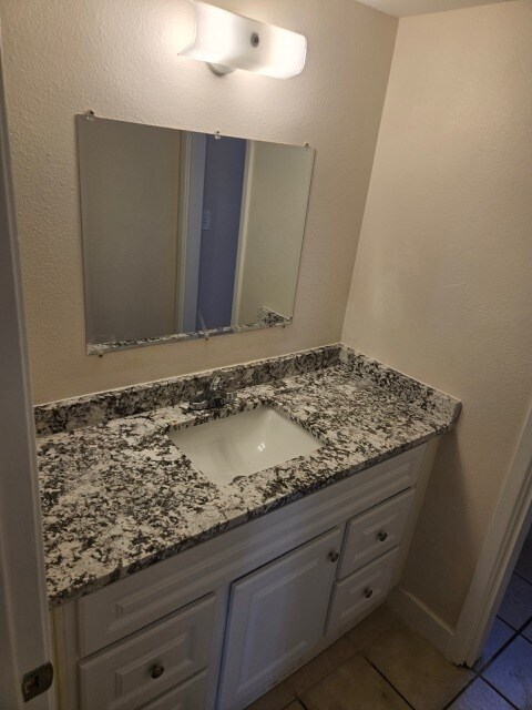 Building Photo - 1908 N Spring