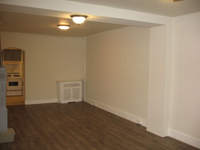 Building Photo - 467 Mechanic St