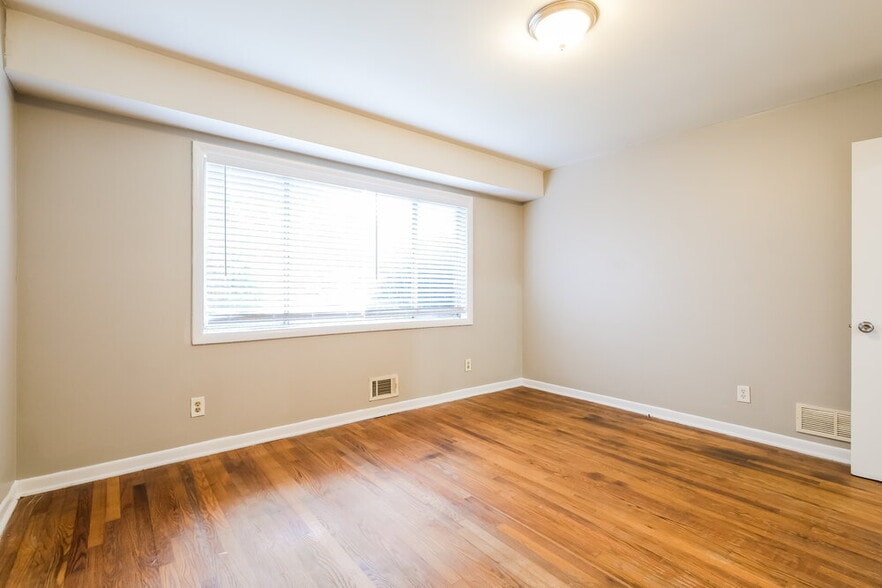 Building Photo - 2076 Cherrybrook Dr