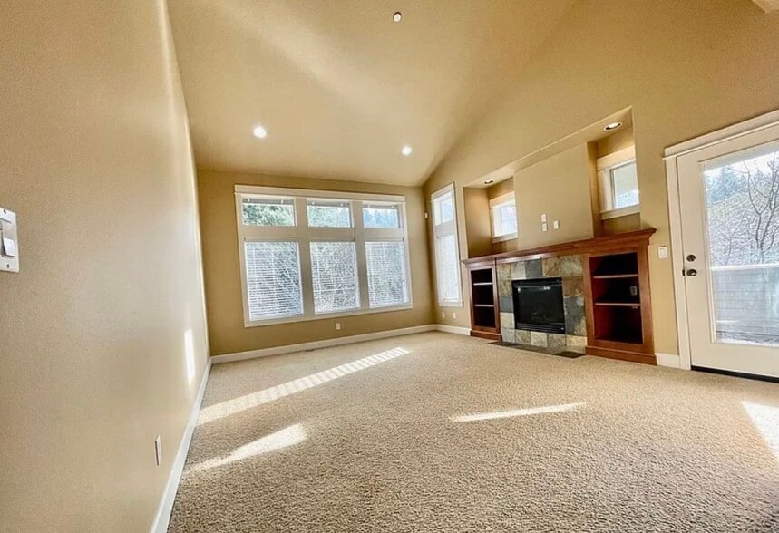 Building Photo - 8557 SE Bristol Park Dr