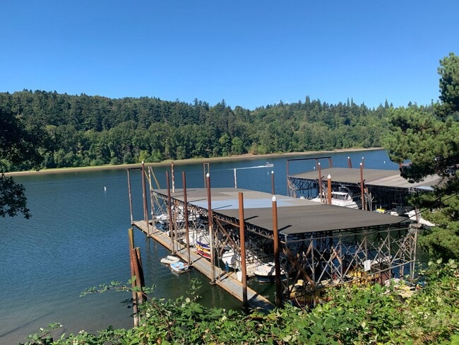 Building Photo - 635 SE Linn St