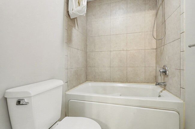 Building Photo - 113 Clubhouse Dr