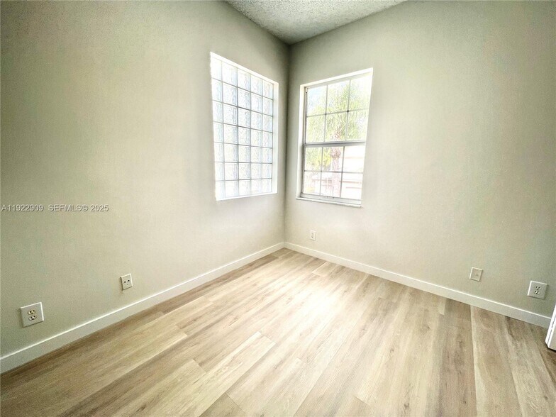 Building Photo - 1816 Salerno Cir