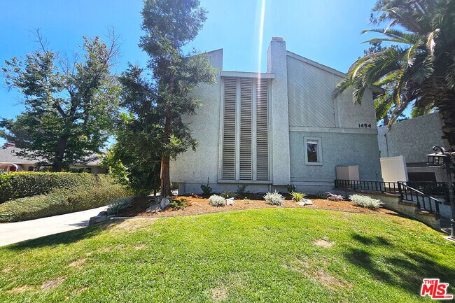 Building Photo - 1454 E Orange Grove Blvd
