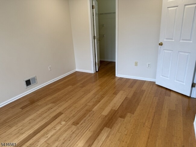 Building Photo - 1704 Bergen Ct