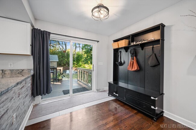 Building Photo - 413 Cheever Ave