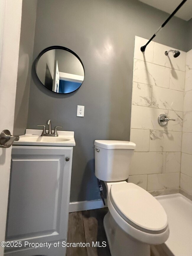 Building Photo - 2204 Golden Ave