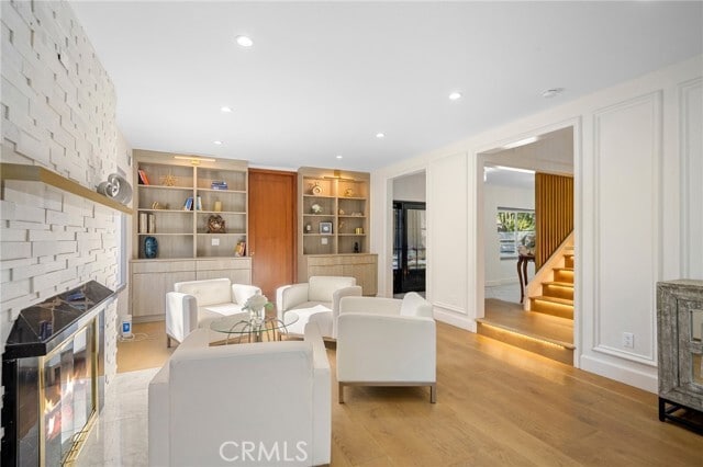 Building Photo - 2065 E Altadena Dr