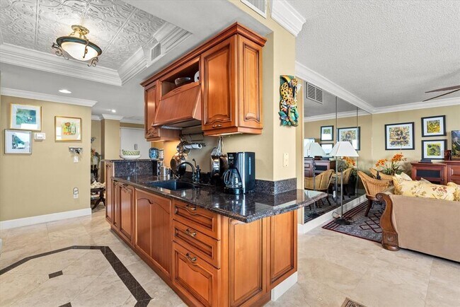 Building Photo - 1000 Longboat Club Rd