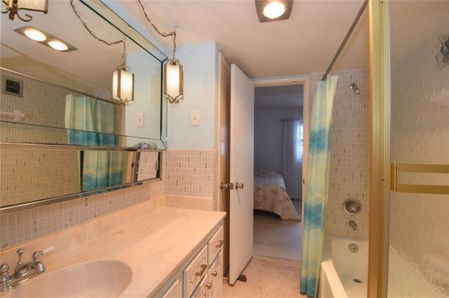 Building Photo - 1620 N Ocean Blvd