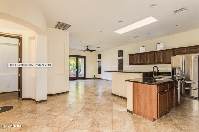 Building Photo - 3806 E Sunstream Way