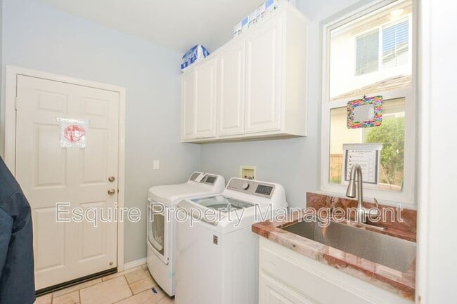 Building Photo - 3750 Golden Pond Dr