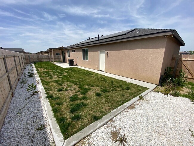 Building Photo - Charming home located in Arbor Gates community. Coming soon!
