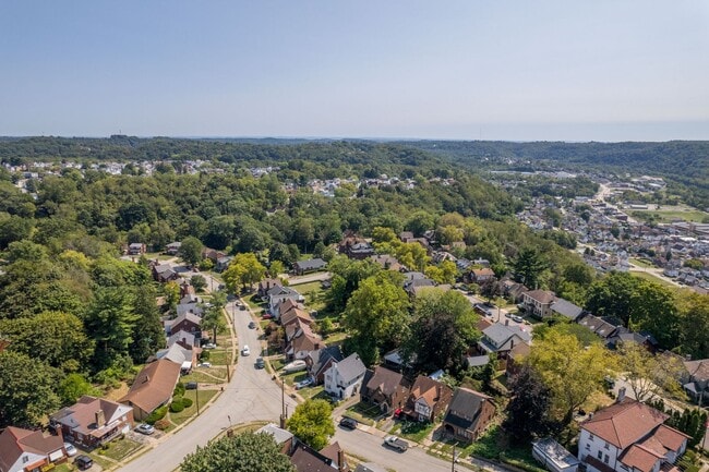 Building Photo - Stunning 4 bedroom home in McKeesport available July 1!